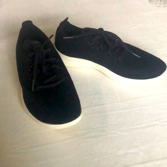 Allbirds Women’s Wool Runners - True Black (Cream Sole) Size 7 - Picture 3 of 7